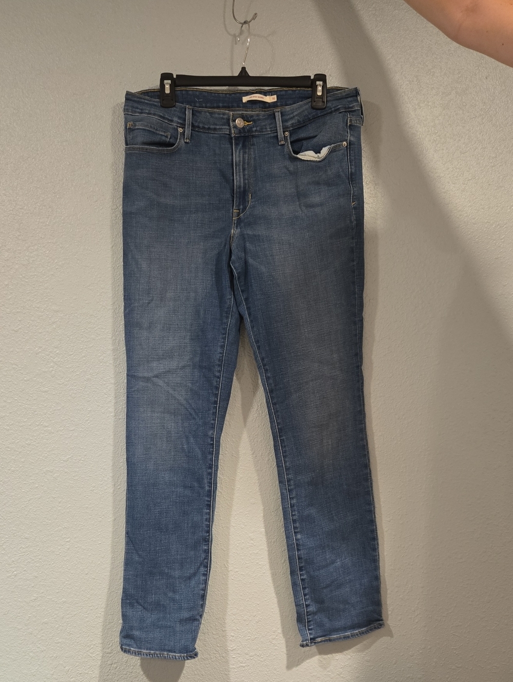 Levis Mid Rise Skinny Jeans.